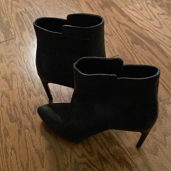 Vince Camuto EUC High Heel Boots, 9M/39, no callouts, outside zippers, leather - Picture 3 of 6